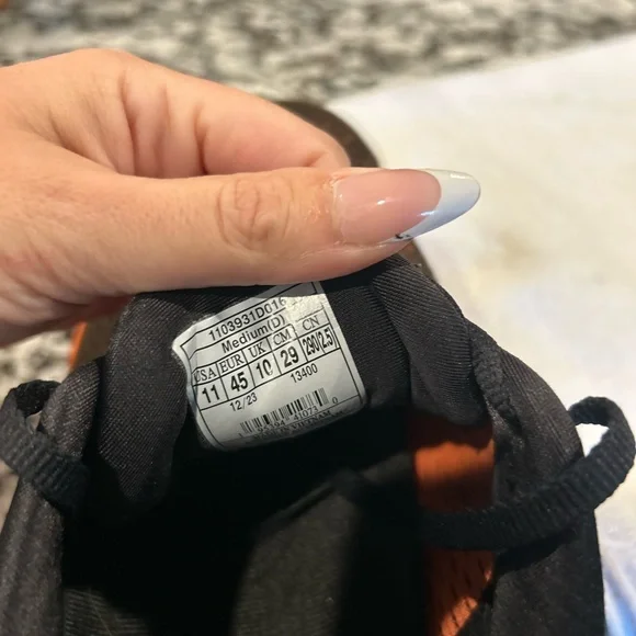 Brooks Ghost 15 Black and Orange shoes - Picture 3 of 3